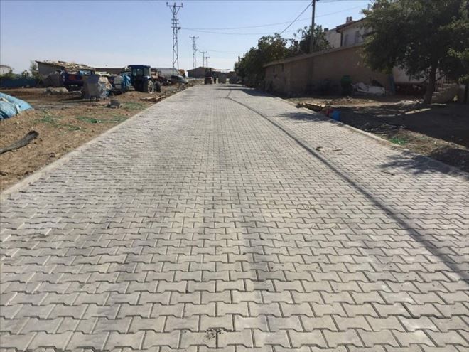 Yukarı Cerit Köyü Afet Konutlarının Yollarına Kilitli Taş