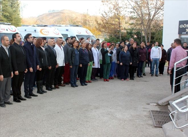 Hastane Çalışanları Atatürk´ü Saygıyla Andı