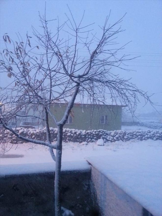 Aksaray´da Yüksek Kesimlerde Kar Kalınlığı 4-5 cm´ye Ulaştı