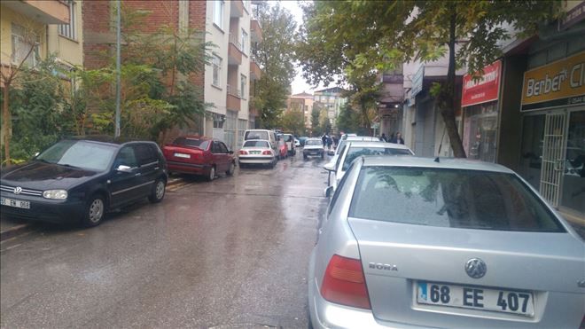 Vatandaş Gelişi güzel yereler park edilen araçlardan muzdarip