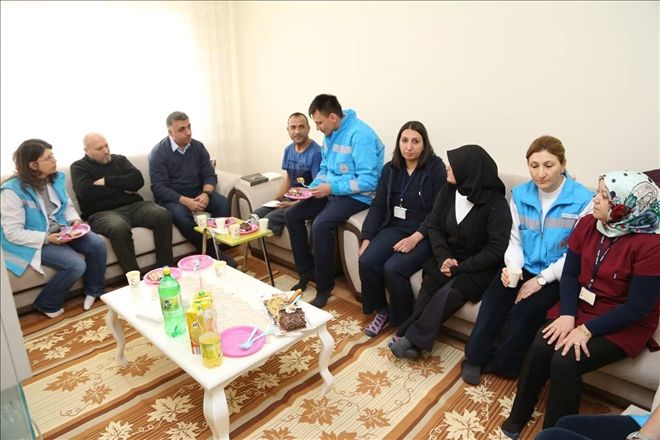 Sağlık Çalışanlarından Doğum Günü Sürprizi