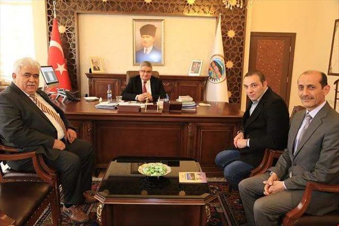 Engelli Vatandaş Kendi Yazmış Olduğu Kitabı Vali Pekmez´e Taktim Etti