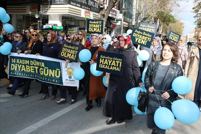 Diyabete farkındalık için mavi balonlarla yürüdüler