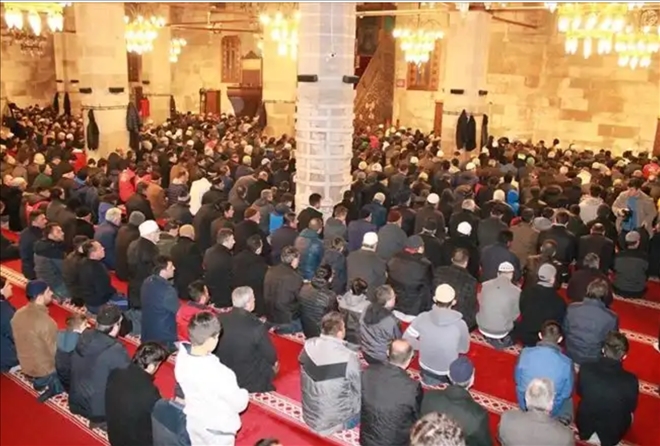 Aksaray´da Mevlid kandili´nde camiler doldu taştı