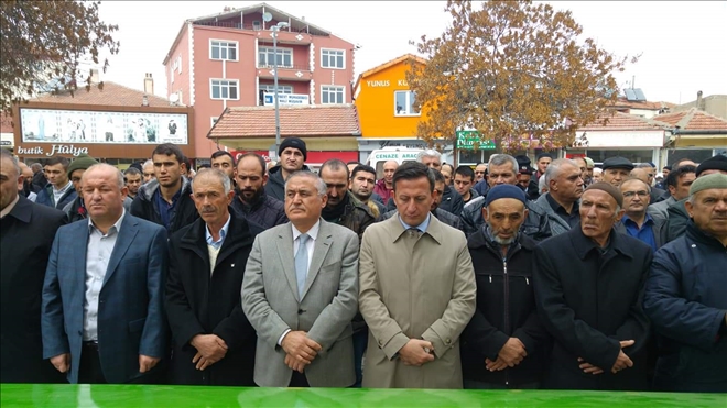 Gazeteci Ekrem Uludağ gözyaşları arasında toprağa verildi