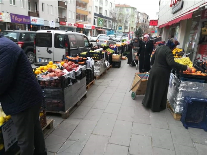 Aksaray´da kaldırım işgali vatandaşları bezdirdi