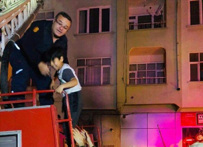 Yangında dumandan etkilenen 10´u çocuk 32 vatandaşımız hastaneye nakledildi