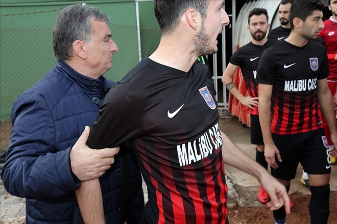 Maç sonrası futbolcular tekme tokat kavga etti