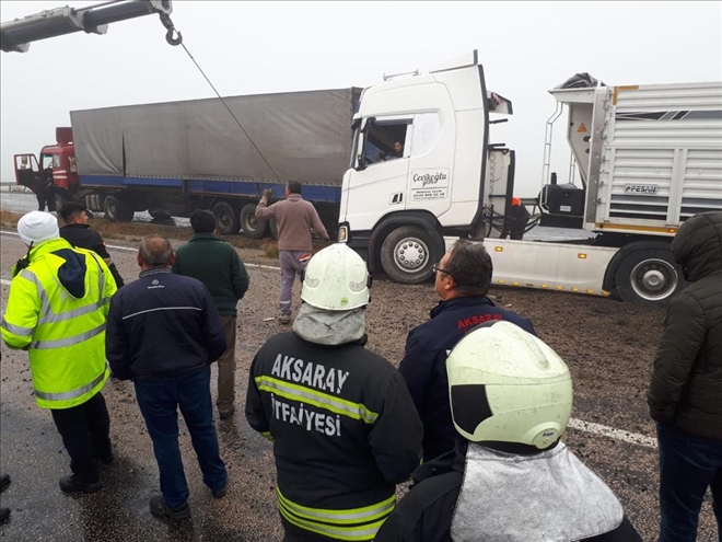 Zincirleme kazada 9 araç birbirine girdi