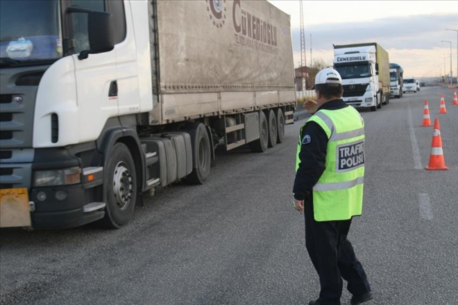 Aksaray´da kural ihlali yapan 6 bin 19 araç ve sürücüsüne  para cezası uygulandı