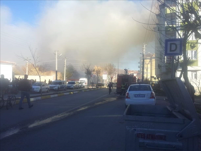 Aksaray´da çatı yangını korkuttu