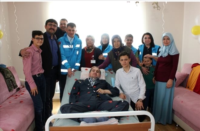 Omurilik Felçli Hastaya Sürpriz Evlilik Yıldönümü Kutlaması