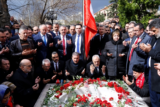 Yazıcıoğlu kabri başında anıldı