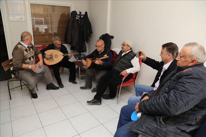 Müzik aşkıyla süren yarım asırlık dostluk |  aksaray haberleri