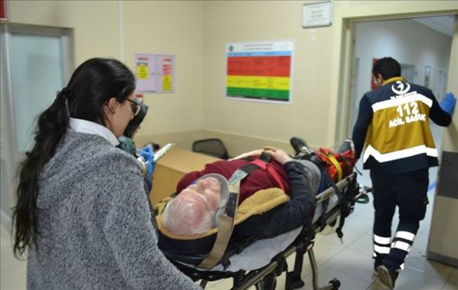 Otomobil ile Motosiklet Çarpıştı: 2 Yaralı