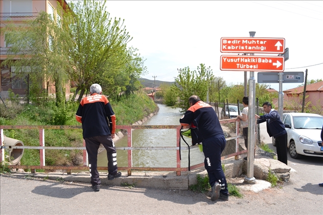 Sulama kanalına düşüp kaybolan genç halen aranıyor