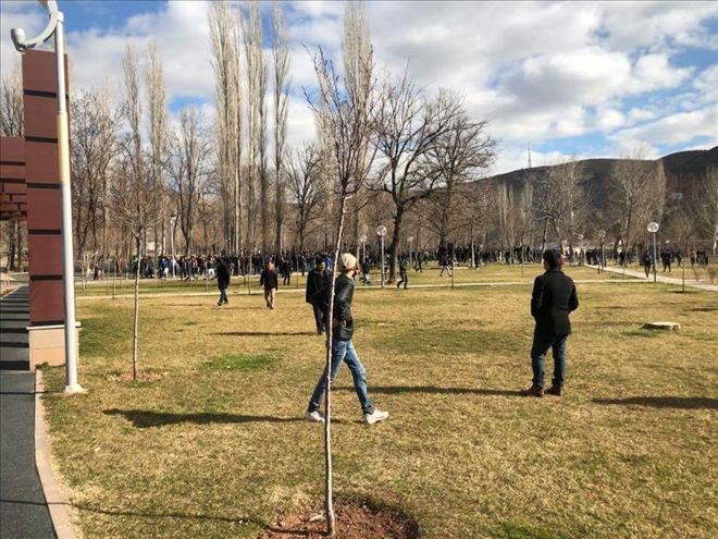 Afganistan´lı bir grup parkta taşkınlık çıkardı