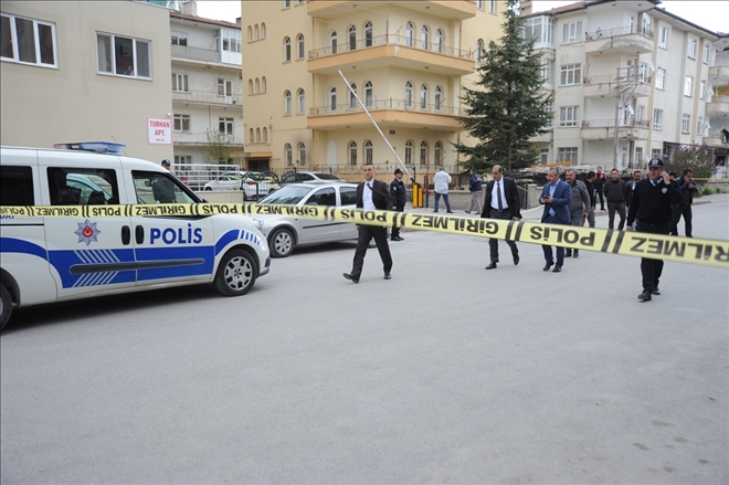 Karısını öldürüp kayınvalidesini yaraladı