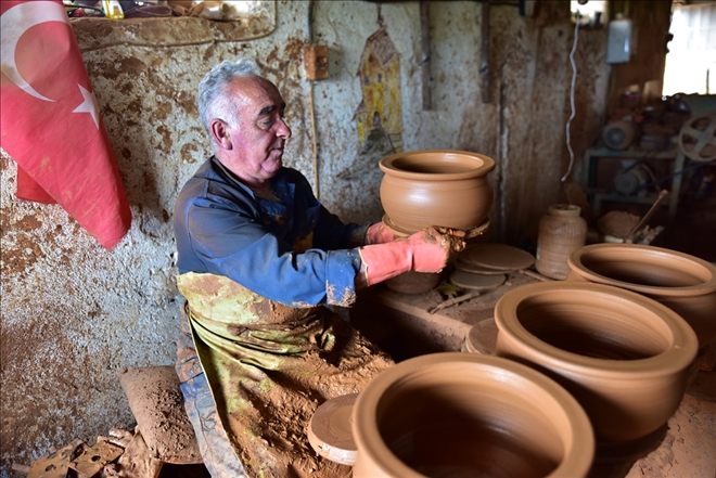 Aksaray´da Kapadokya toprağından çömlekler ilgi görüyor