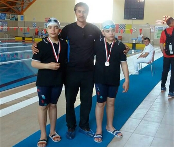 Otizmli kardeşler 7 madalya kazandı