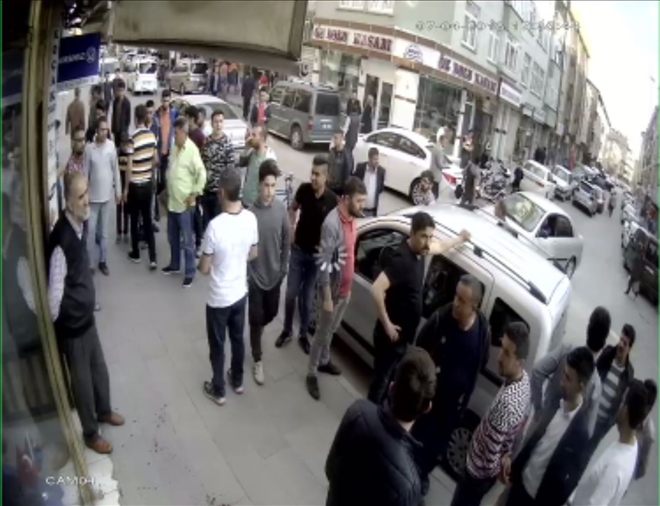 Hırsızlık yaptılar,işyeri çalışanlarını darp ettiler