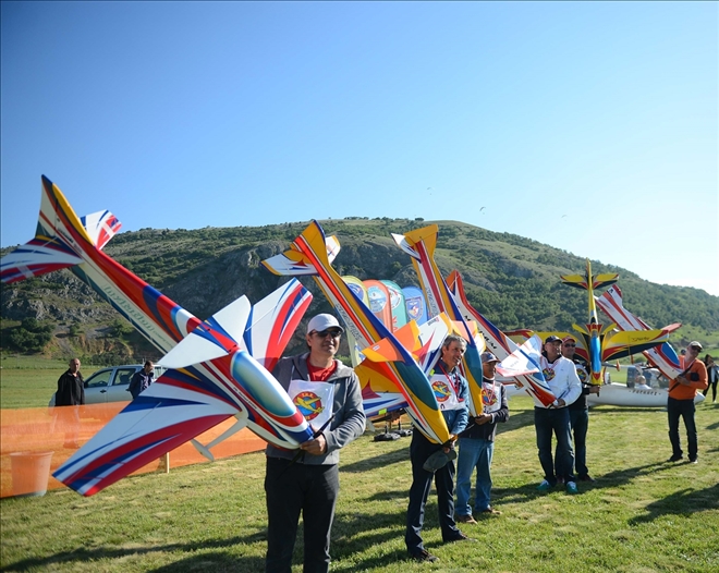 Model uçaklar Eskişehir´de yarıştı 