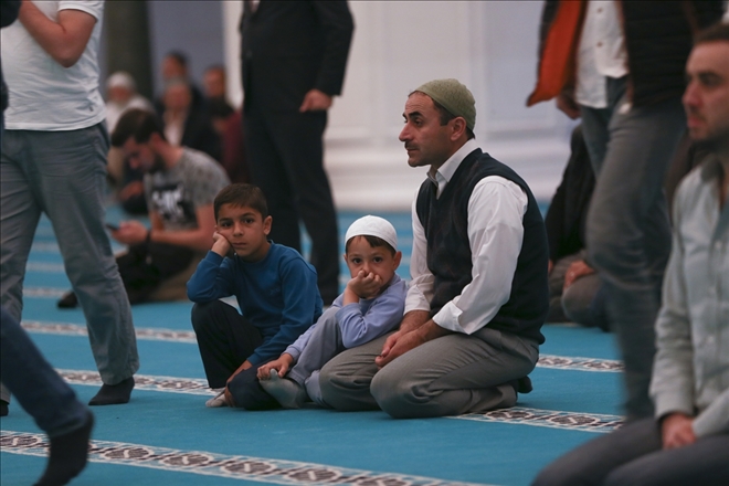 Aksaray´da ilk teravih namazı kılındı