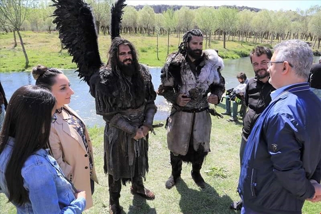 Vali Pekmez´Deliler´filminin setini ziyaret etti