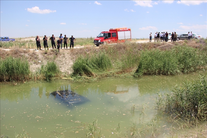 Hafif ticari araç sulama kanalına düştü: 9 yaralı