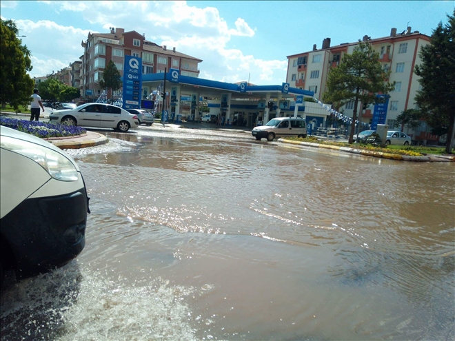  Aksaray´da Şebeke suyu borusu patladı