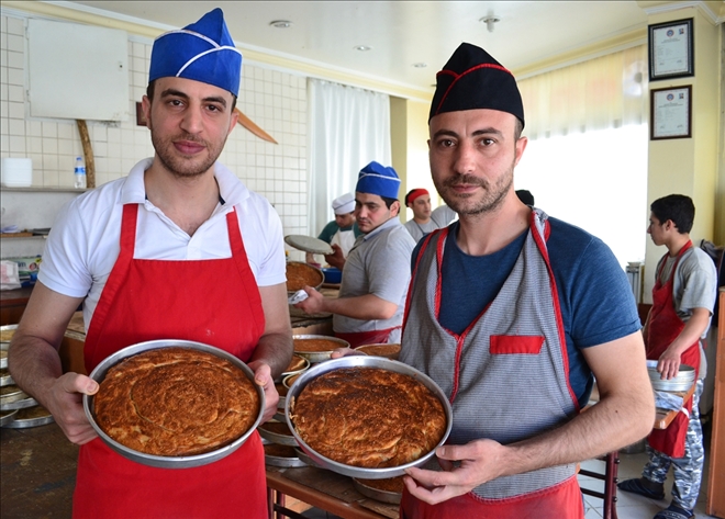 Aksaray´ın tahinli pidesine yoğun ilgi