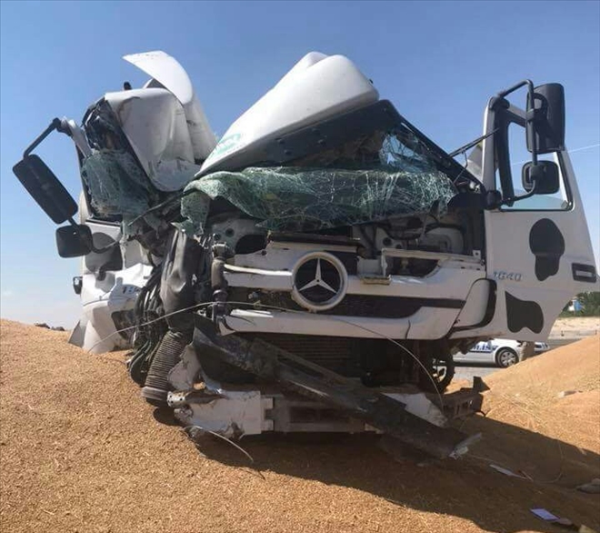 Hurdaya dönen kamyondan sağ çıktı