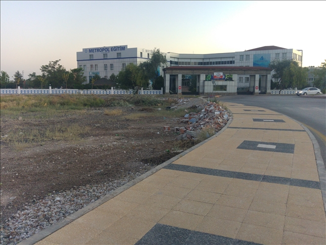 Moloz yığınları şehrin utanç abidesi
