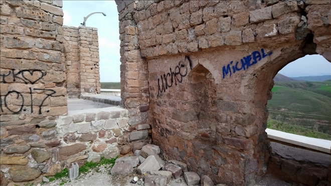 Aksaray´daki tarihi türbenin içler acısı hali