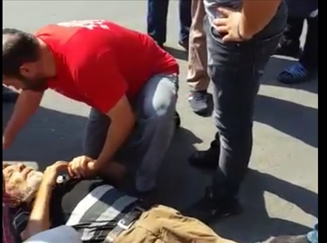 Yolun karşısına geçmek isterken araç çarptı