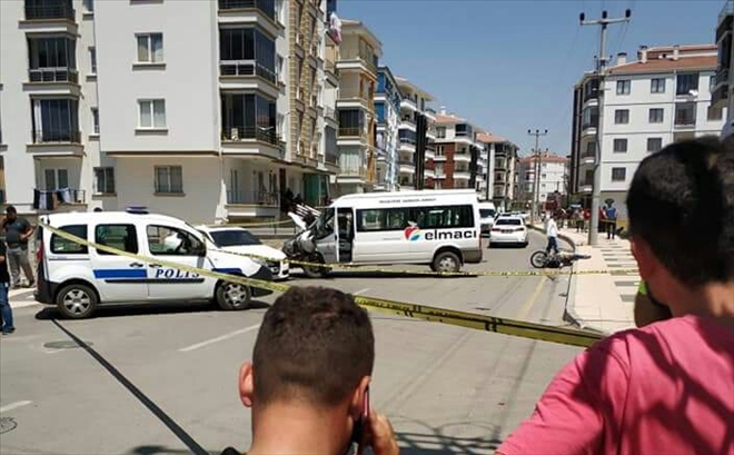 Aksaray´da minibüs ile motosiklet çarpıştı:1 ölü, 1´i ağır 2 yaralı