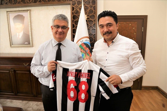 Aksarayspor Kulübünden Vali Pekmez´e ziyaret