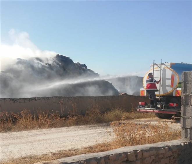 50 Ton Saman Balyası Yanarak Kül Oldu