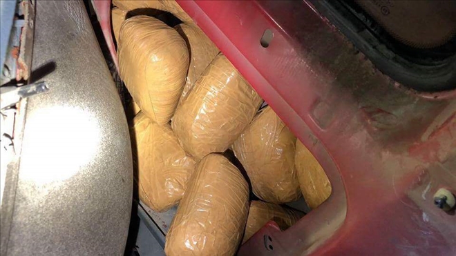  Sahte jandarma kimliği ile uyuşturucu sevkiyatı yapan 1 kişi tutuklandı