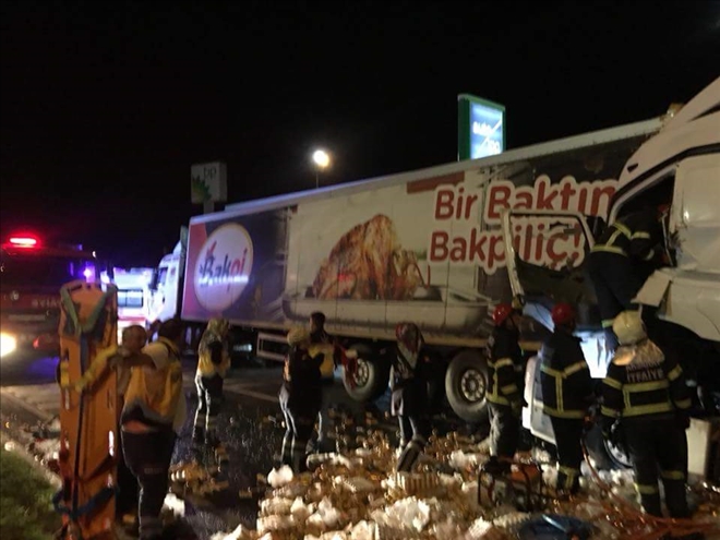 Seyir halindeki tıra  çarptı:1 yaralı