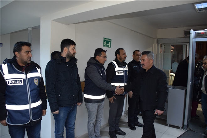 Emniyet mensupları yeni yıla uygulama noktasında girdi