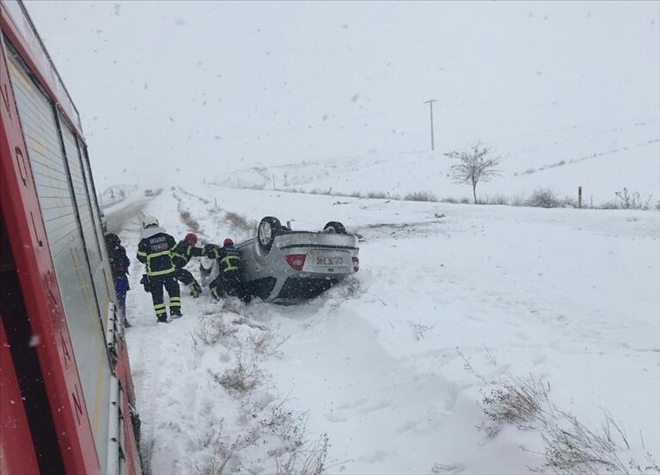 Yollar buz pistine döndü,kazalar ardı ardına geldi