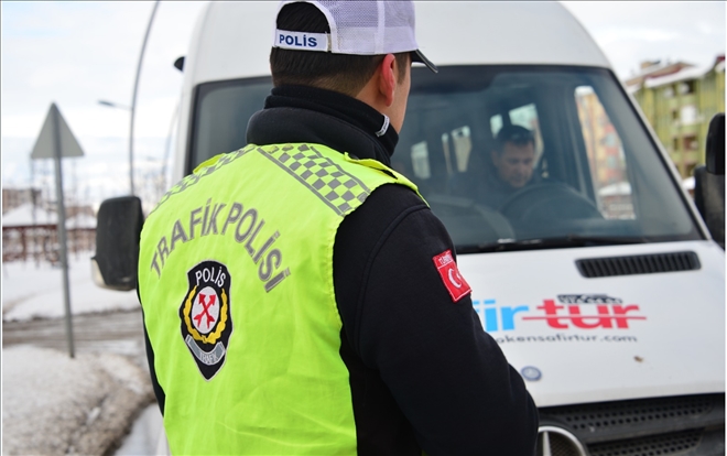 Ülke genelinde okul çevreleri ve okul servis araçları denetlendi