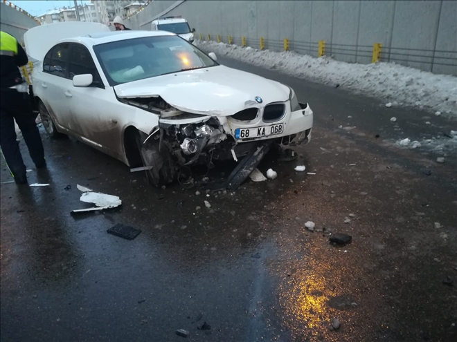 Aksaray´da alt geçitte kaza:2 yaralı