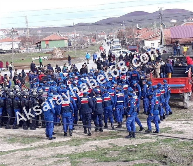Aksaray´da köylü yol kapatıp eylem yaptı