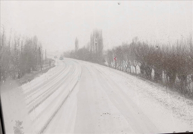 Yüksek kesim ve yerleşim bölgelerinde yoğun kar yağışı 