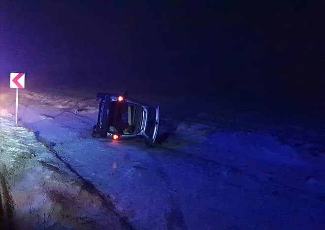 Otomobil şarampole devrildi:4 yaralı