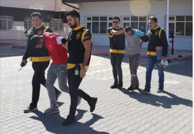 Hırsızlık zanlıları yakalandı