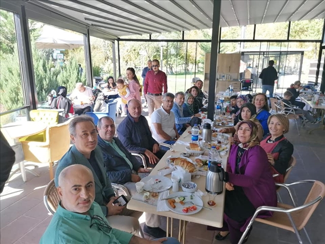 Eski okul arkadaşları 34 yıl sonra buluştu