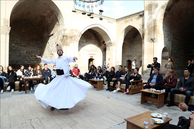 Avrupalı Öğrenciler Zinciriye Medresesinde Türk Musikisi Konseri Verdi